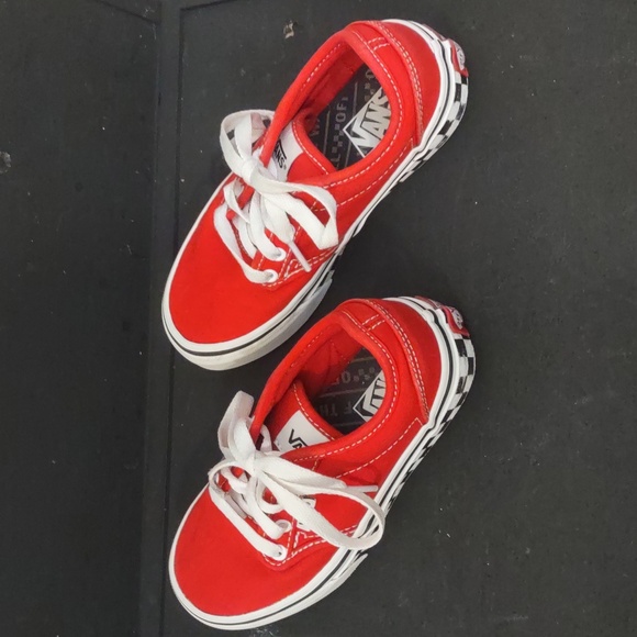 USED VANS LOW TOP TIE UP SHOE KIDS SIZE 13 COLOR RED HAS WEAR SEE ALL PHOTOS - Picture 5 of 10